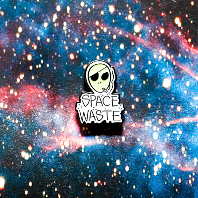 Space waste alien enamel pin sw010