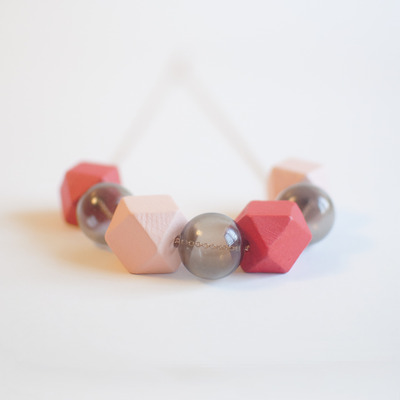 Pale pink glass bead necklace nl1049