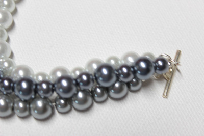 Glass pearl bracelet
