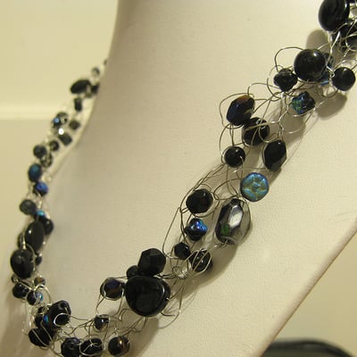 Blue pearl wire crochet necklace