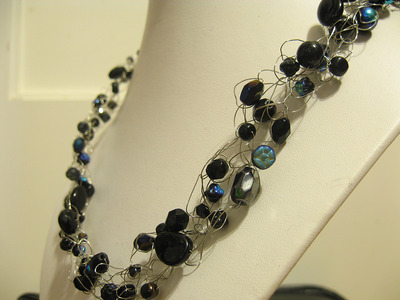 Blue pearl wire crochet necklace