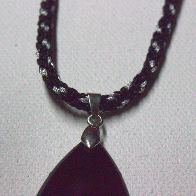 Black teardrop pendant necklace - Thumbnail 4