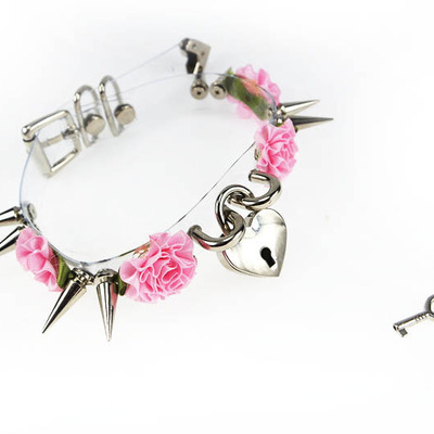 Flowers clear spiked heart lock choker