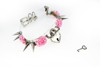 Flowers Clear spiked heart lock choker