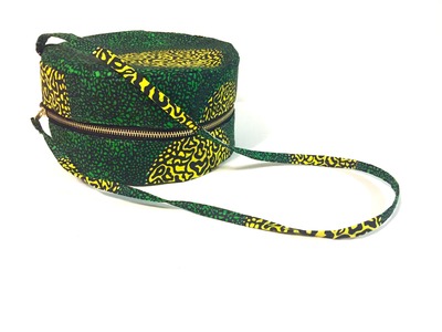 Circle Ziparound clutch 