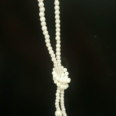 Long pearl - necklace 