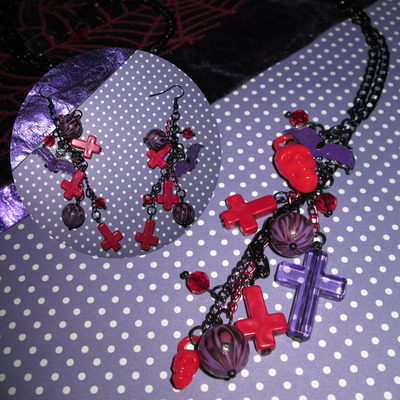 Ultra long red & purple leopard, skull, cross and bat necklace and earrings set - Thumbnail 2