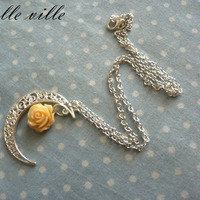 Moon with rose necklace - Thumbnail 2