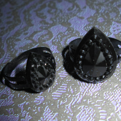 Black teardrop rhinestone cabochon ring with black base (small or large) 
