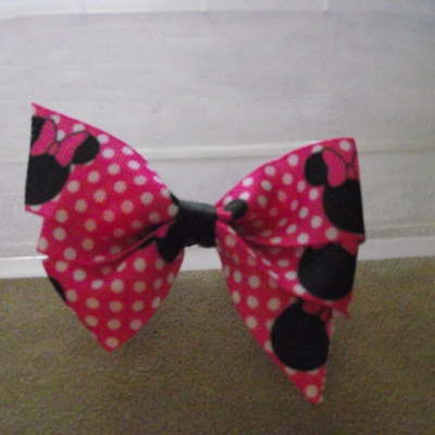 "minnie mouse" 1 in pink polka dots grosgrain ribbon; black center hair clip