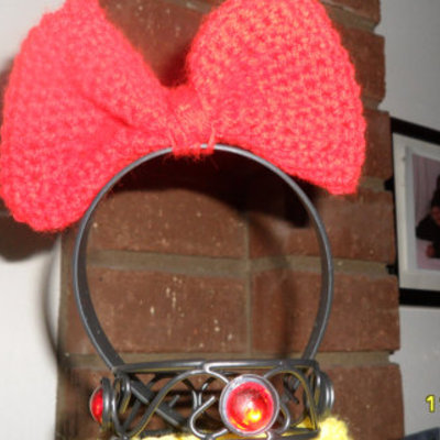 Red bow headband