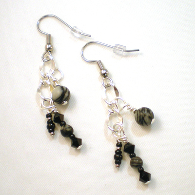 Black and silver dangle earrings - Thumbnail 5