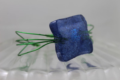 "Sydney" in Blueberry Twinkle Resin and Limelight Wire 