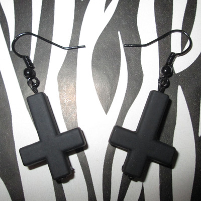 Inverted black cross earrings 