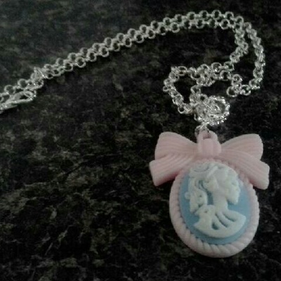 White & pink bow setting lolita skull cameo