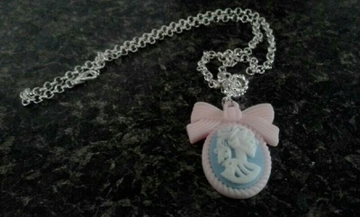 White & pink bow setting lolita skull cameo