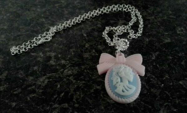 White & Pink Bow Setting Lolita Skull Cameo
