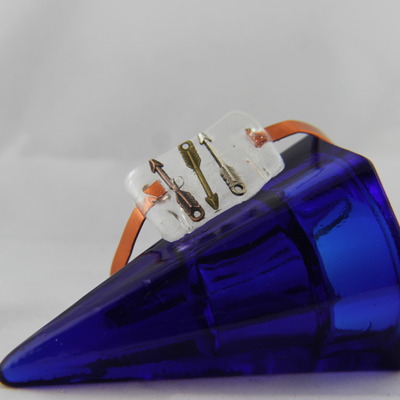 "alexxa" arrows in clear resin 