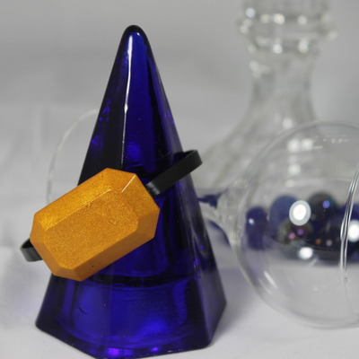 "alexxa" jewel in tiger lily resin 