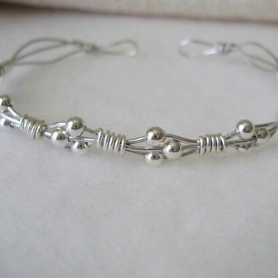 "unity" silver wire with clusters 