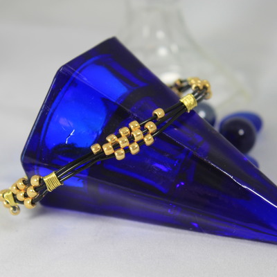 "deco" black & gold wire with clusters 