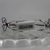 Word Play Bracelet - DIVINE, KISS,SPECIAL  - Thumbnail 1
