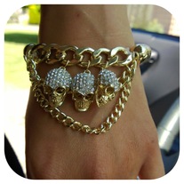 3 Skull Gold Stretch Bracelet 