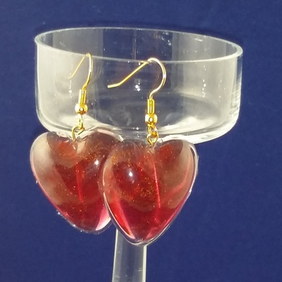 "heart to heart" earrings in dahlia resin
