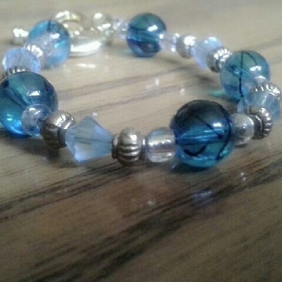 Children's fashion turquoise glass bead bracelet