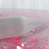 Pointed Selenite Wand - Thumbnail 1