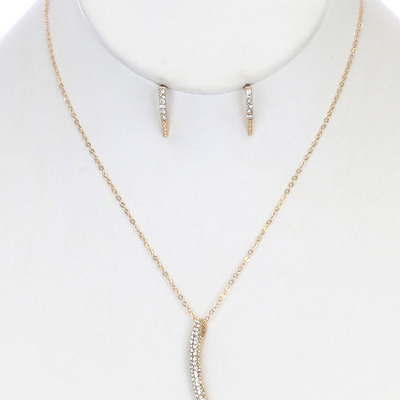 Haniyah horn necklace