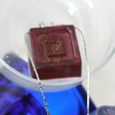 Cube necklace in bronze lilac resin on a silver chain - Thumbnail 5