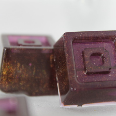 Cube necklace in bronze lilac resin on a silver chain