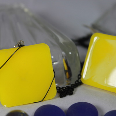 Square necklace in summer lovin' resin  - Thumbnail 5