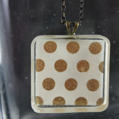 Gold collection "dot to dot" square necklace