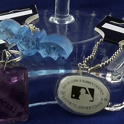 "l.o.v.e. baseball" keychain  - Thumbnail 2