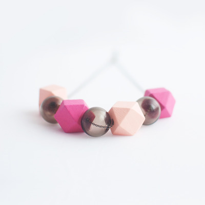 Pink wooden bead glass necklace nl1083