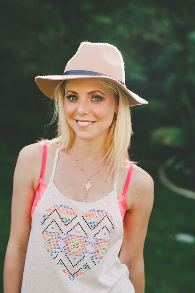 Passport 2 freedom colored heart tank