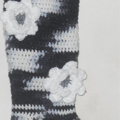 Crochet long socks with flowers 