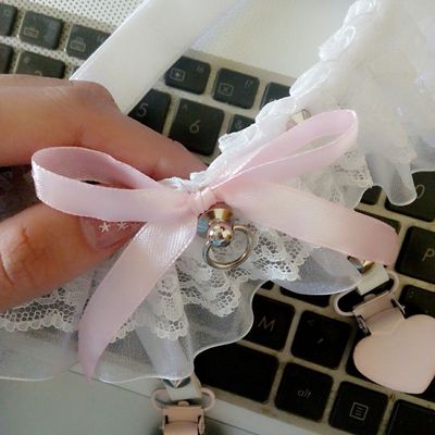 White lace studded pink heart clips garter 