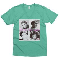 It's in the Eyes v-neck - Thumbnail 6