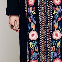 SUMMER EUROPEAN FASHION FLORAL EMBROIDERED BEACH DRESS - Thumbnail 1