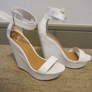(7.5) White Wedges - Thumbnail 2