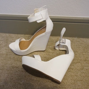 (7.5) White Wedges