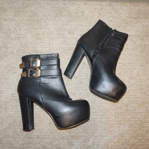 (8) chunky booties - Thumbnail 2