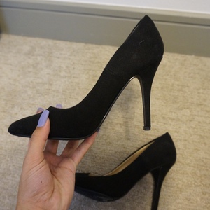 (8) Suede Pumps - Thumbnail 1