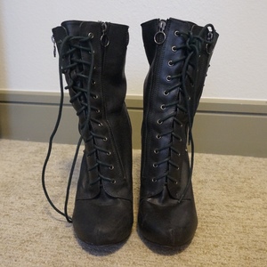 (7.5) Studded Boots - Thumbnail 1