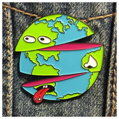 Stewpid werld enamel pin sw013