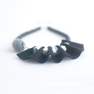 Wool felt glass necklace nl1056