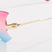 Harajuku Heart-shaped sunglasses gradient sunglasses - Thumbnail 3